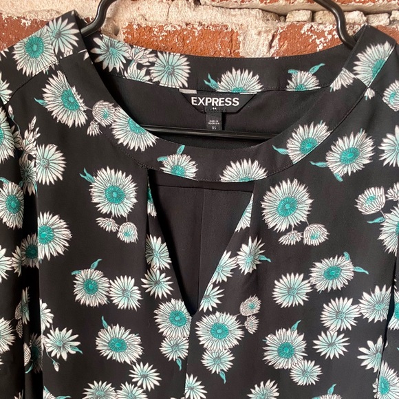 Express floral key hole dress - Picture 6 of 8